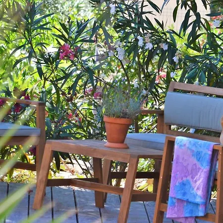 Le Relais Des Capitelles Couette-café 3*